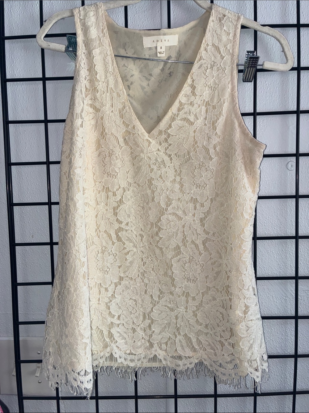 Adiva Cream Floral Lace V-Neck Sleeveless Shell